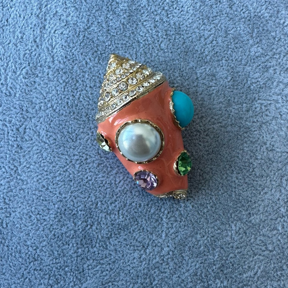 Vintage Kenneth Jay Lane Faux Pearl embellished shell brooch in Pink Gold